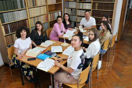 Szkoła letnia - praca w bibliotece Collegium Maius (fot. A. Romański)